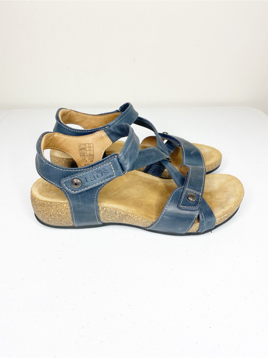 Taos Universe Leather Adjustable Strap Sandals Navy Size 7-7.5 Eu 38